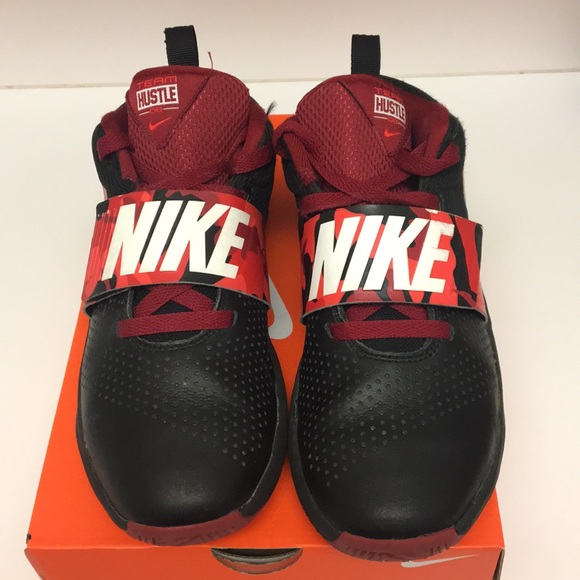 nike team hustle d8 red